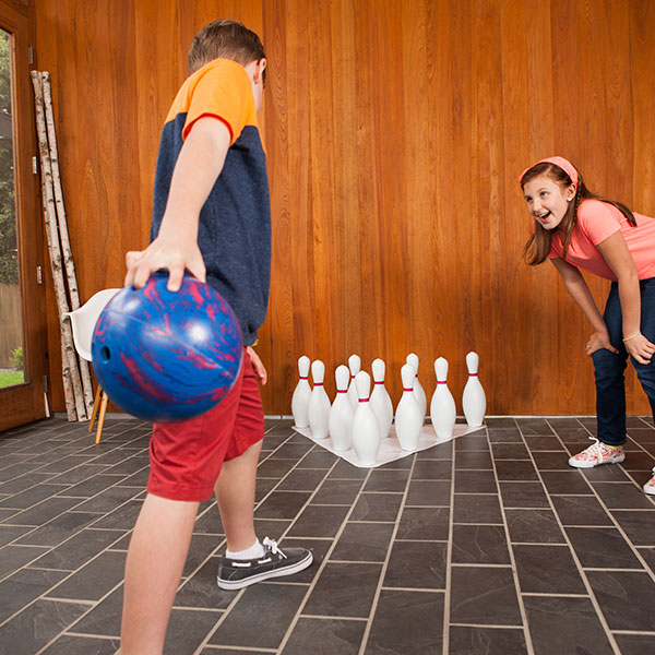 PLASTIC BOWLING PIN SET